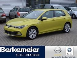 Limonengelb (metallic) Gebraucht 2024 VW Golf VIII Style Limousine | 26.490 € (Superpreis)