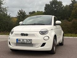 Weiß Gebraucht 2025 Fiat 500e Limousine | 21.500 € (Guter Preis)