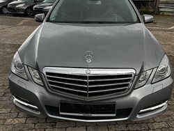Grau Gebraucht 2011 Mercedes E200 Elegance Limousine | 10.800 € (Fairer Preis)