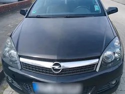 Schwarz Gebraucht 2009 Opel Astra GTC Limousine | 1.750 € (Fairer Preis)