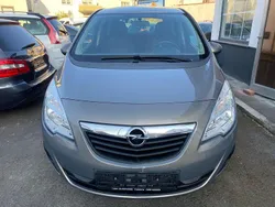 Grau Gebraucht 2011 Opel Meriva Van / Kleinbus | 3.990 € (Fairer Preis)