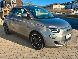 Grau Gebraucht 2022 Fiat 500e La Prima Kleinwagen | 21.100 € (Etwas zu teuer)