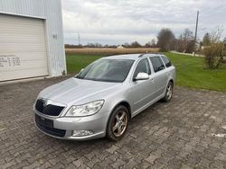 Silber Gebraucht 2012 Skoda Octavia Kombi | 2.999 € (Superpreis)