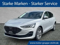 Moondust silver metallic Neu 2025 Ford Focus Titanium Limousine | 28.790 € (Guter Preis)
