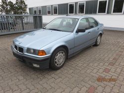 Blau Gebraucht 1991 BMW 316 Limousine | 2.100 €