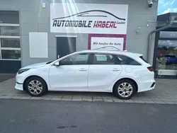 Weiß Gebraucht 2023 Kia Ceed Sportswagon Kombi | 13.990 €