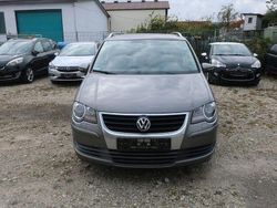Grau Gebraucht 2010 VW Touran Freestyle Van / Kleinbus | 3.950 € (Superpreis)