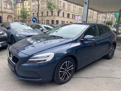 Blau Gebraucht 2018 Volvo V40 Momentum Kombi | 7.490 € (Fairer Preis)