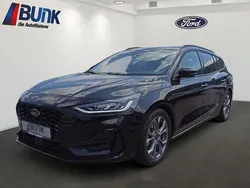 Obsidianschwarz metallic Gebraucht 2024 Ford Focus ST-Line Limousine | 27.980 € (Teuer)