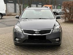 Grau Gebraucht 2010 Kia Ceed Sportswagon Kombi | 5.600 € (Teuer)