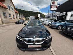 Black sapphire metallic Gebraucht 2019 BMW 320 Luxury Line Kombi | 20.000 € (Fairer Preis)