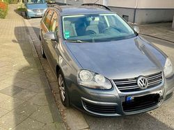 Grau Gebraucht 2006 VW Golf IV Kombi | 2.400 €