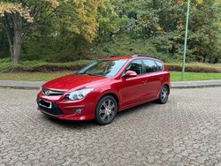 Rot Gebraucht 2012 Hyundai i30 Edition Kombi | 4.999 €