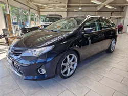 Blau Gebraucht 2015 Toyota Auris Executive Limousine | 6.890 € (Fairer Preis)