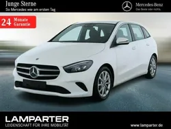 Weiß Gebraucht 2022 Mercedes B200 Van / Kleinbus | 30.980 € (Teuer)