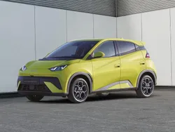 Lime green Neu 2025 BYD Dolphin Comfort Kleinwagen | 24.990 € (Guter Preis)
