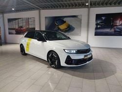 Weiß Gebraucht 2024 Opel Astra GSe Limousine | 36.890 € (Etwas zu teuer)