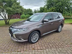 Granitbraun (m) (metallic) Gebraucht 2021 Mitsubishi Outlander P-HEV Top SUV | 26.990 € (Etwas zu teuer)