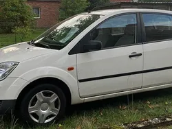 Weiß Gebraucht 2003 Ford Fiesta Ambiente Kleinwagen | 1.400 € (Guter Preis)