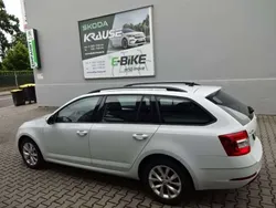 Moonweiss metallic Gebraucht 2019 Skoda Octavia Drive Kombi | 14.550 € (Fairer Preis)