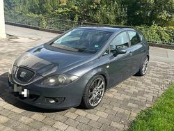 Grau Gebraucht 2006 Seat Leon Sport Limousine | 2.570 € (Etwas zu teuer)