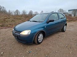 Blau Gebraucht 2001 Opel Corsa Basis Limousine | 650 € (Guter Preis)