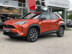 Inferno orange metallic / dach Gebraucht 2023 Toyota Yaris Cross Edition SUV | 24.990 € (Fairer Preis)
