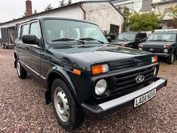 Grün Gebraucht 2018 Lada Urban SUV | 9.200 € (Fairer Preis)