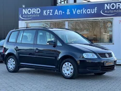 Schwarz Gebraucht 2006 VW Touran Conceptline Van / Kleinbus | 1.699 € (Etwas zu teuer)