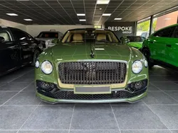 Grün Gebraucht 2023 Bentley Flying Spur Limousine | 234.900 €