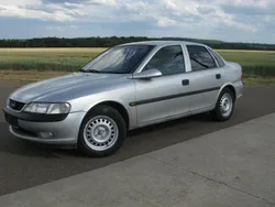 Silber Gebraucht 1999 Opel Vectra Comfort Limousine | 1.400 € (Fairer Preis)