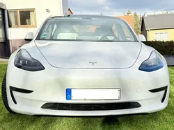 Weiß Gebraucht 2021 Tesla Model 3 Limousine | 32.000 € (Etwas zu teuer)