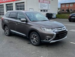 Braun Gebraucht 2017 Mitsubishi Outlander Diamant Edition SUV | 17.990 € (Fairer Preis)