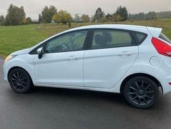 Weiß Gebraucht 2010 Ford Fiesta Kleinwagen | 2.990 € (Fairer Preis)