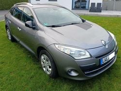 Grau Gebraucht 2011 Renault Mégane III Bose Edition Limousine | 3.550 € (Fairer Preis)