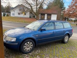 Blau Gebraucht 1998 VW Passat Basis Kombi | 550 € (Superpreis)