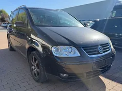 Schwarz Gebraucht 2004 VW Touran Highline Van / Kleinbus | 999 € (Superpreis)