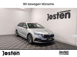 Silber (brilliantsilber metallic) Gebraucht 2023 Skoda Octavia Tour Kombi | 21.290 € (Fairer Preis)