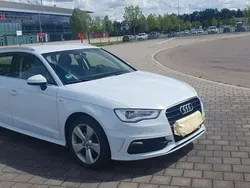 Weiß Gebraucht 2013 Audi A3 Sportback S-Line Limousine | 16.700 € (Teuer)