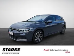 Grau Gebraucht 2023 VW Golf VIII Style Limousine | 24.930 € (Guter Preis)