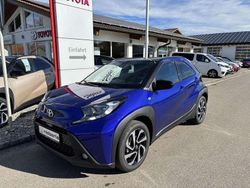 Blau (juniper blue, dach schwarz) Neu 2025 Toyota Aygo Kleinwagen | 17.891 €