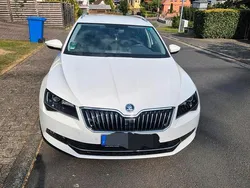 Weiß Gebraucht 2017 Skoda Superb Kombi | 17.300 €