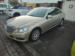 Gold Gebraucht 2010 Mercedes E200 Limousine | 12.900 €
