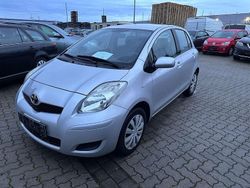 Silber Gebraucht 2009 Toyota Yaris Cool Kleinwagen | 2.999 € (Fairer Preis)