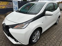 Weiß Gebraucht 2018 Toyota Aygo X-play Kleinwagen | 7.999 € (Fairer Preis)