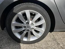 Grau Gebraucht 2015 Kia Carens Van / Kleinbus | 10.300 € (Fairer Preis)
