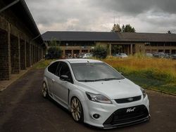 Weiß Gebraucht 2009 Ford Focus ST Limousine | 15.999 €