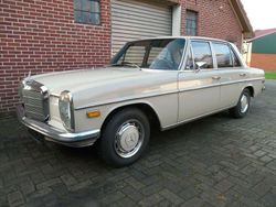 Beige Gebraucht 1970 Mercedes 220 Limousine | 17.900 €