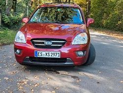 Rot Gebraucht 2007 Kia Carens 2 Van / Kleinbus | 2.500 € (Fairer Preis)