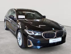 Saphirschwarz metallic Gebraucht 2021 BMW 530e Luxury Line Kombi | 26.690 € (Superpreis)